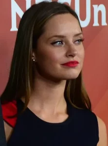 Merritt Patterson 2015 TCA Press Tour cropped 11zon